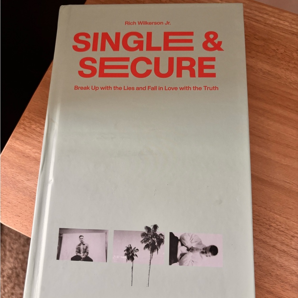 Single & Secure Book Cover - Picture 3 of 6